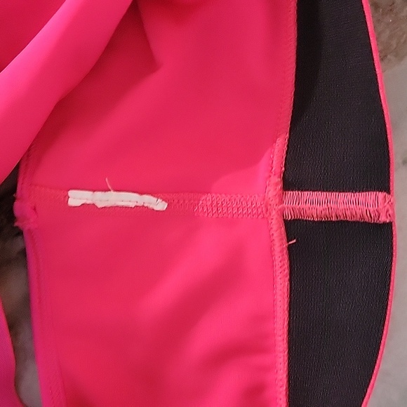 Under Armour Sports Bra Hot Pink - Picture 6 of 7